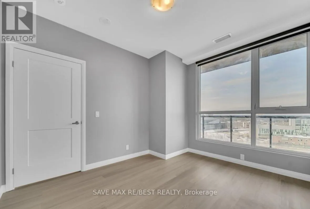 1402 - 104 GARMENT STREET