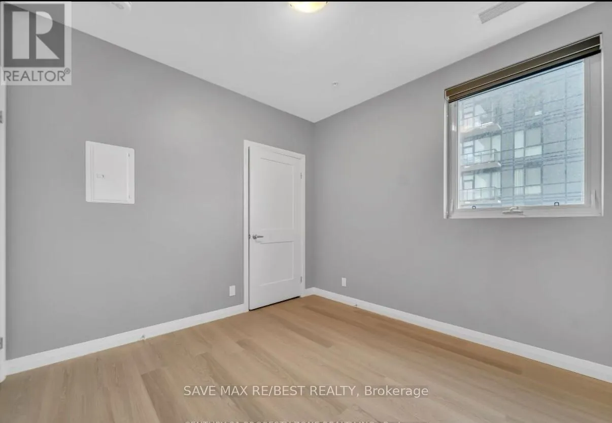 1402 - 104 GARMENT STREET