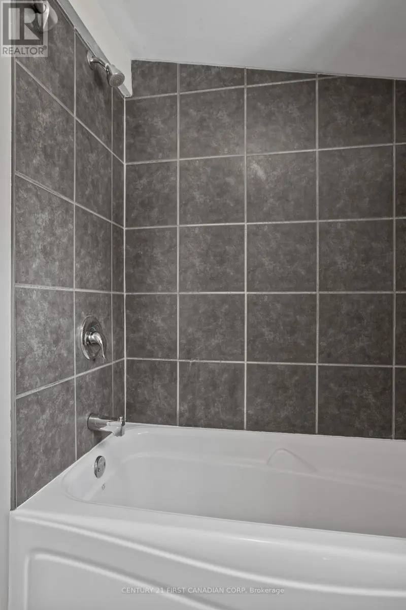 81 LANGARTH STREET W