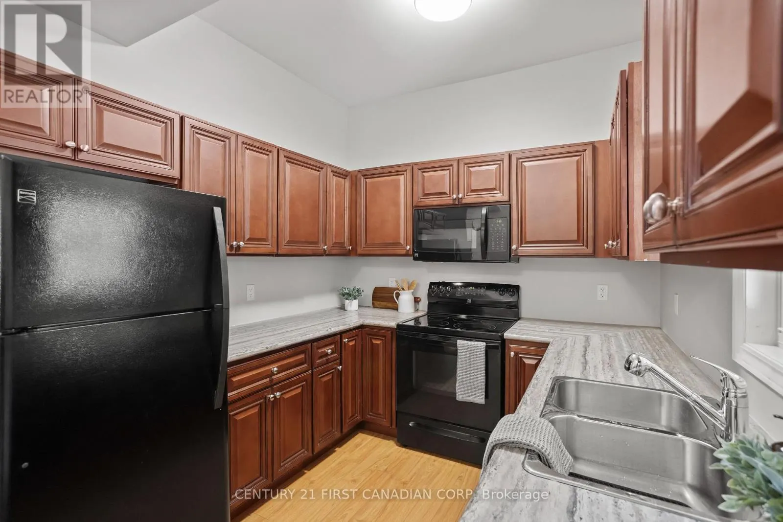 81 LANGARTH STREET W
