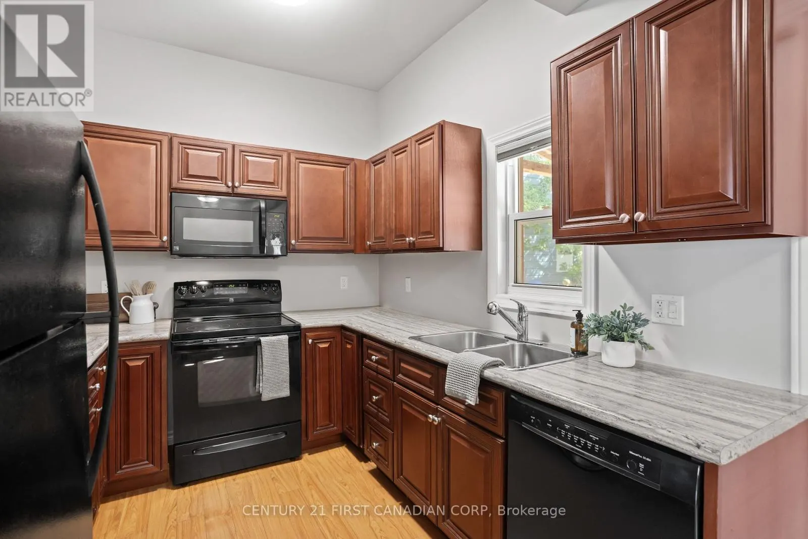 81 LANGARTH STREET W