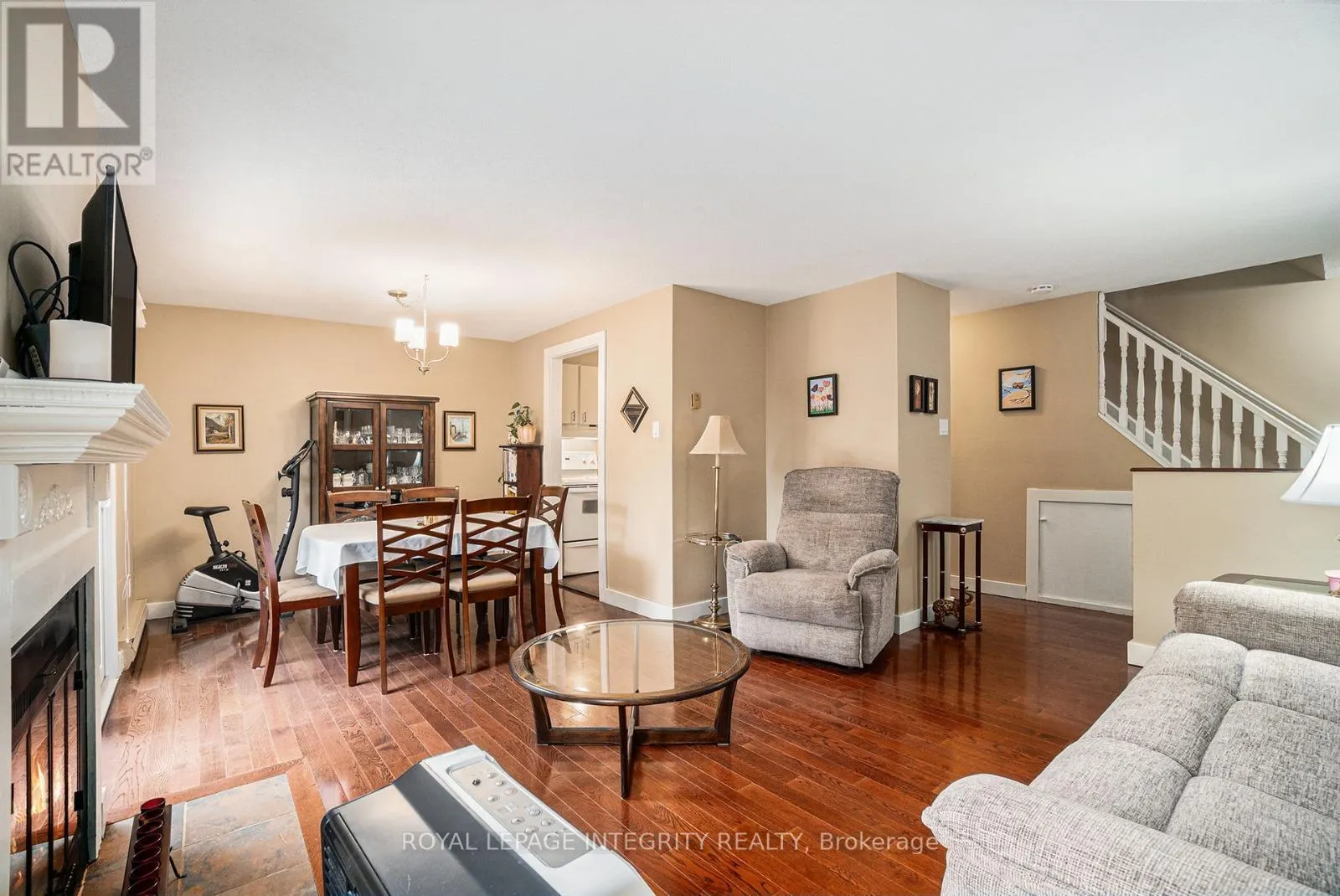 7 - 6 SWEETBRIAR CIRCLE