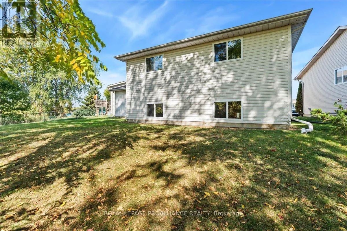 8 LAKE COURT