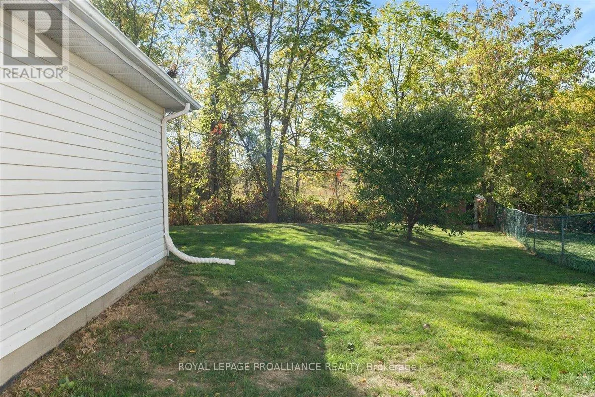 8 LAKE COURT