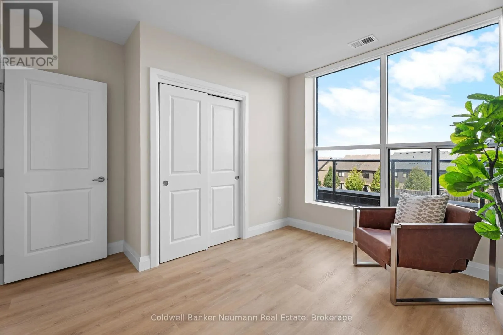 209 - 1882 GORDON STREET, #209