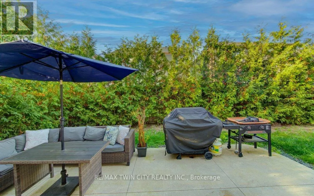 231 GROVEHILL CRESCENT