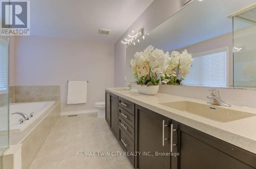 231 GROVEHILL CRESCENT