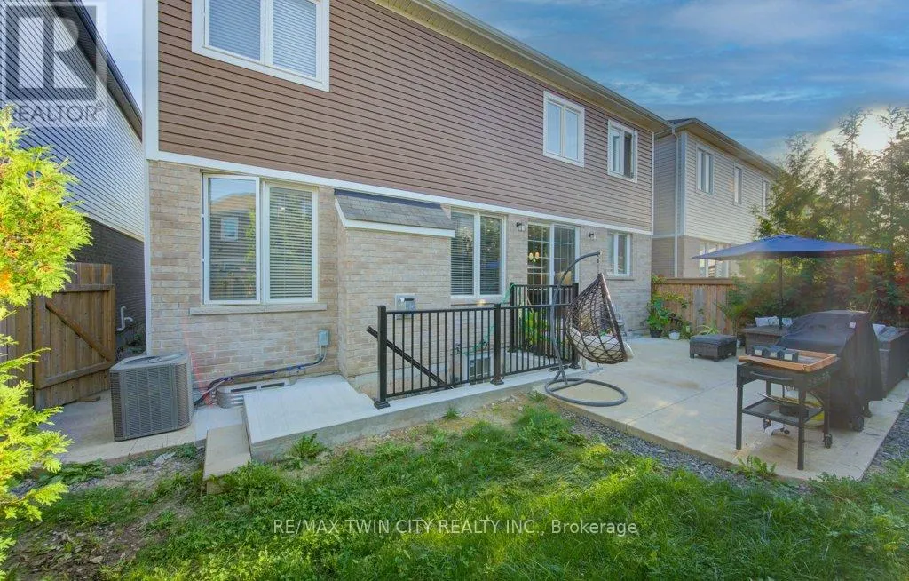 231 GROVEHILL CRESCENT