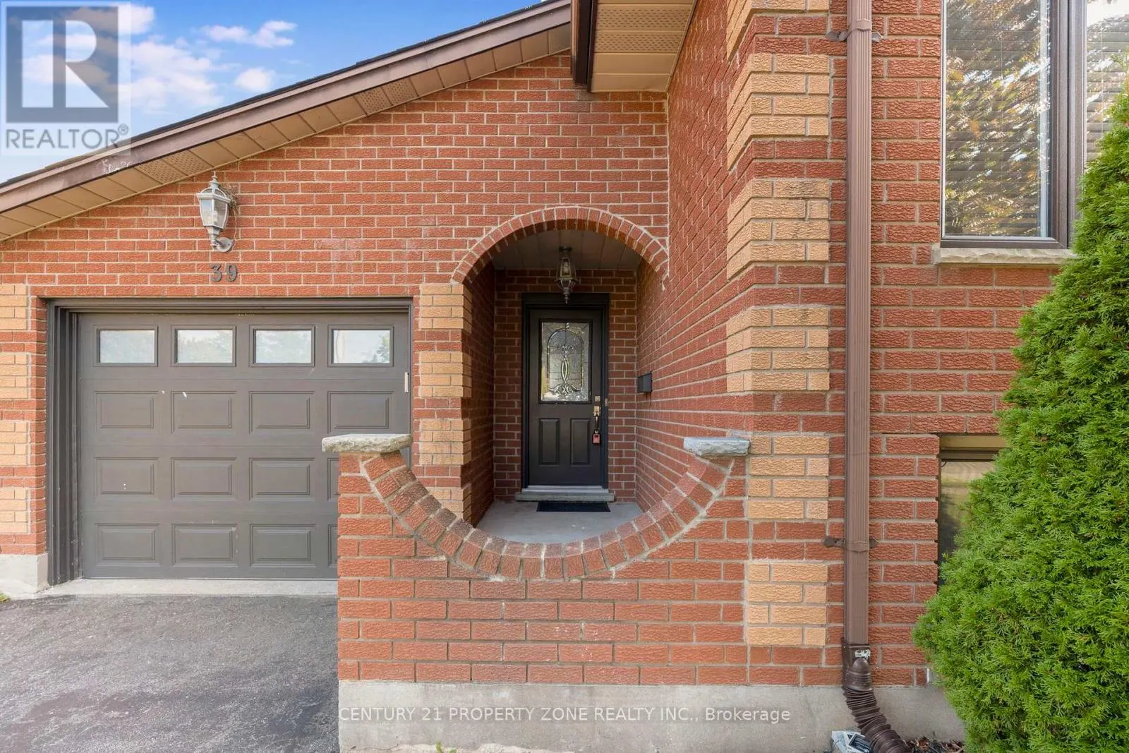 39 SOUTHVIEW CRESCENT