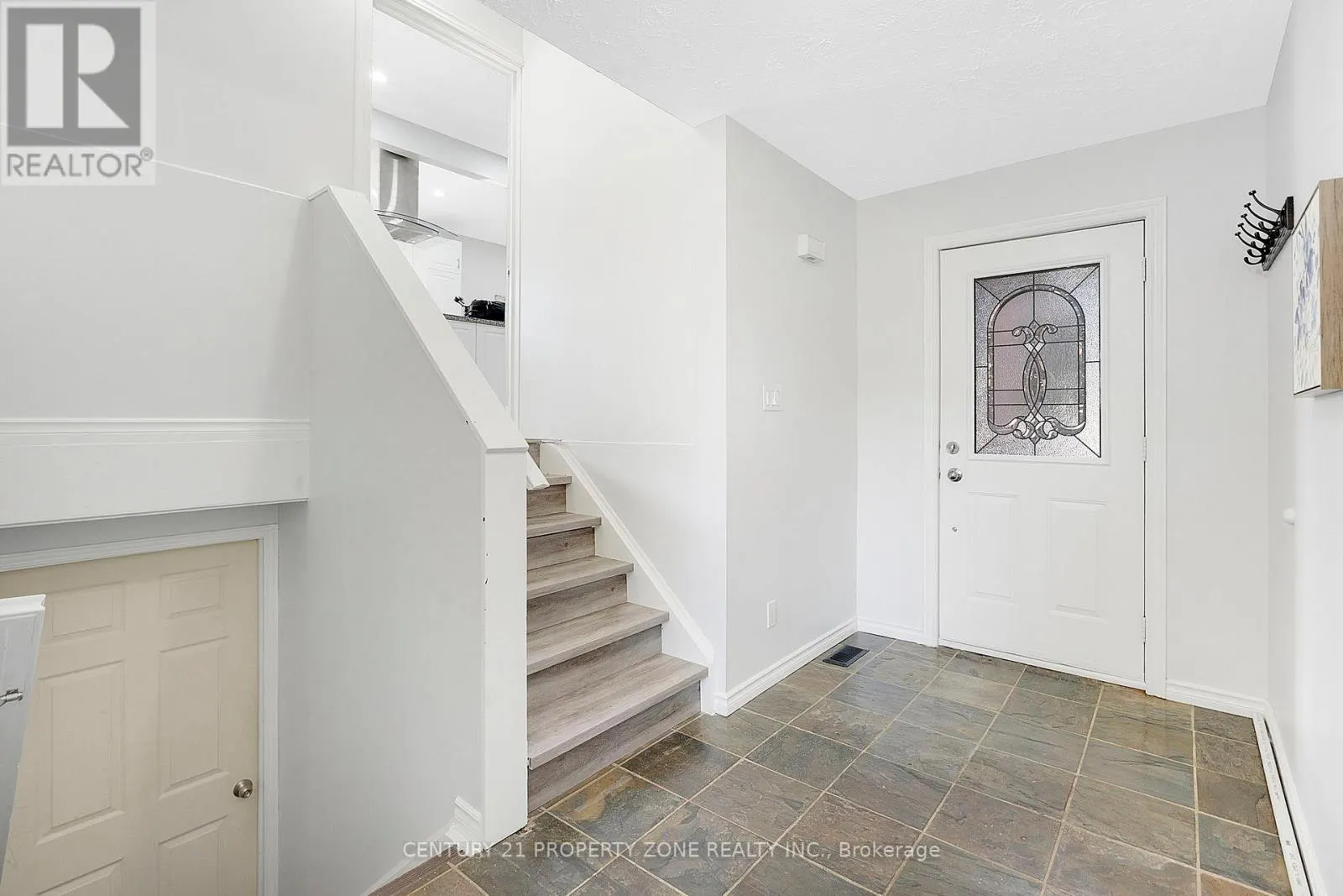 39 SOUTHVIEW CRESCENT