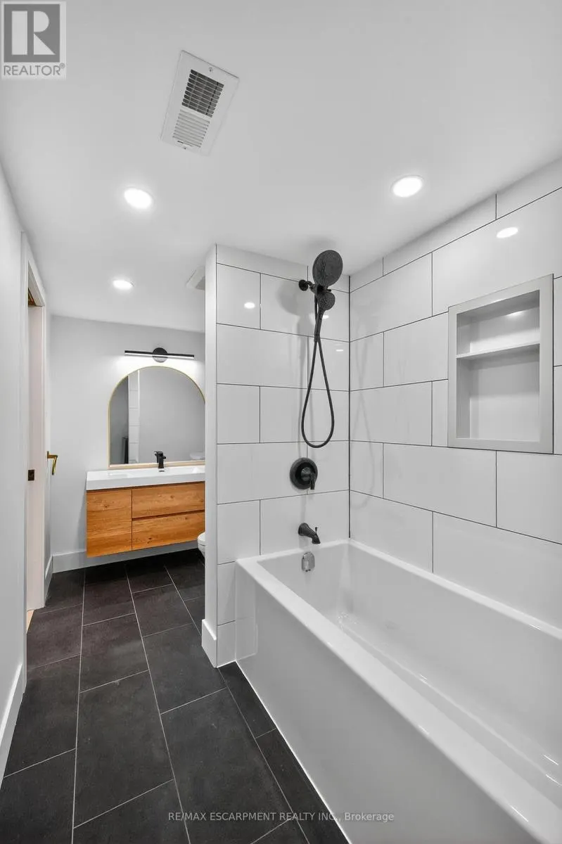 2 - 75 BRITTEN CLOSE