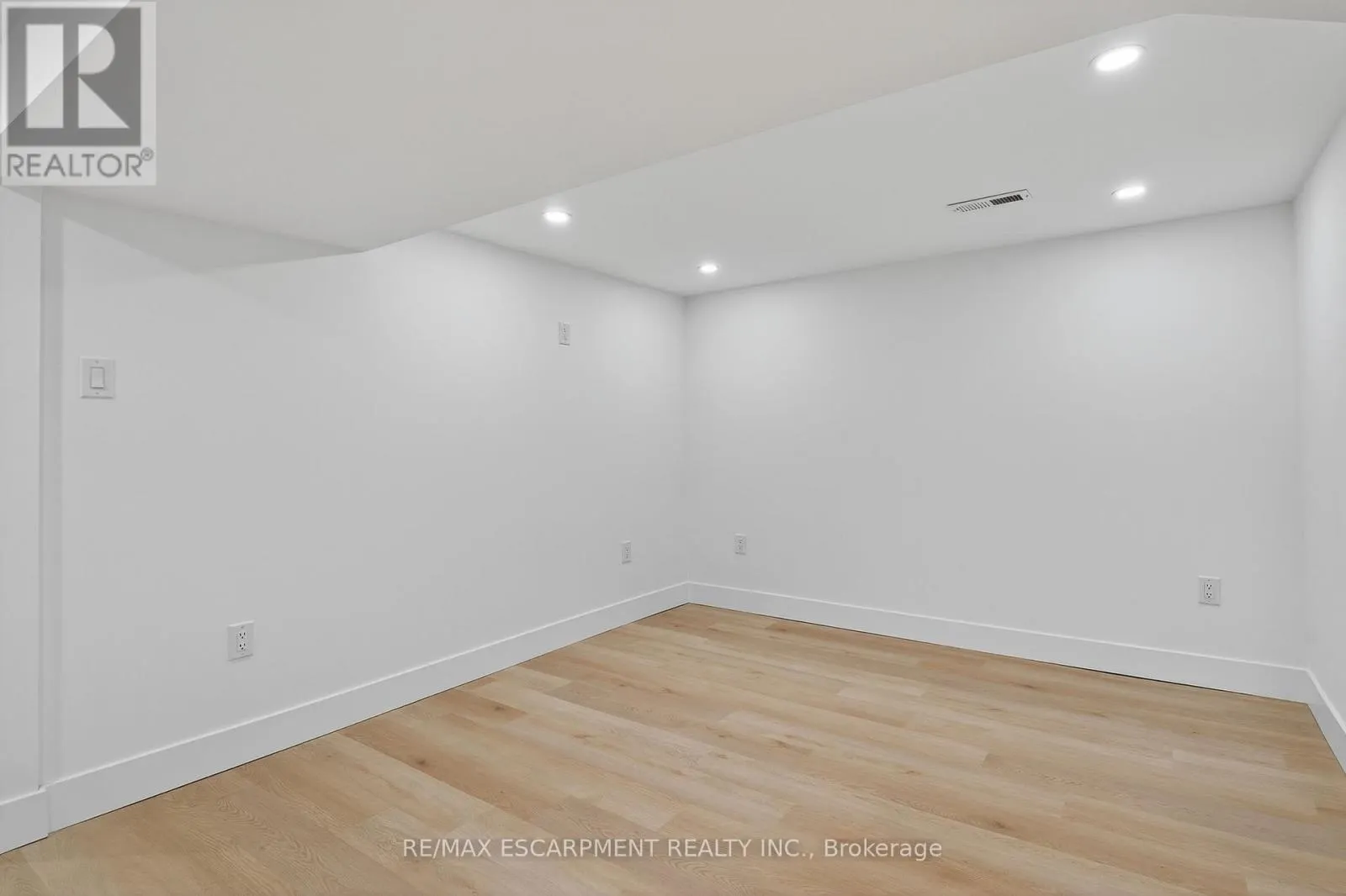 2 - 75 BRITTEN CLOSE