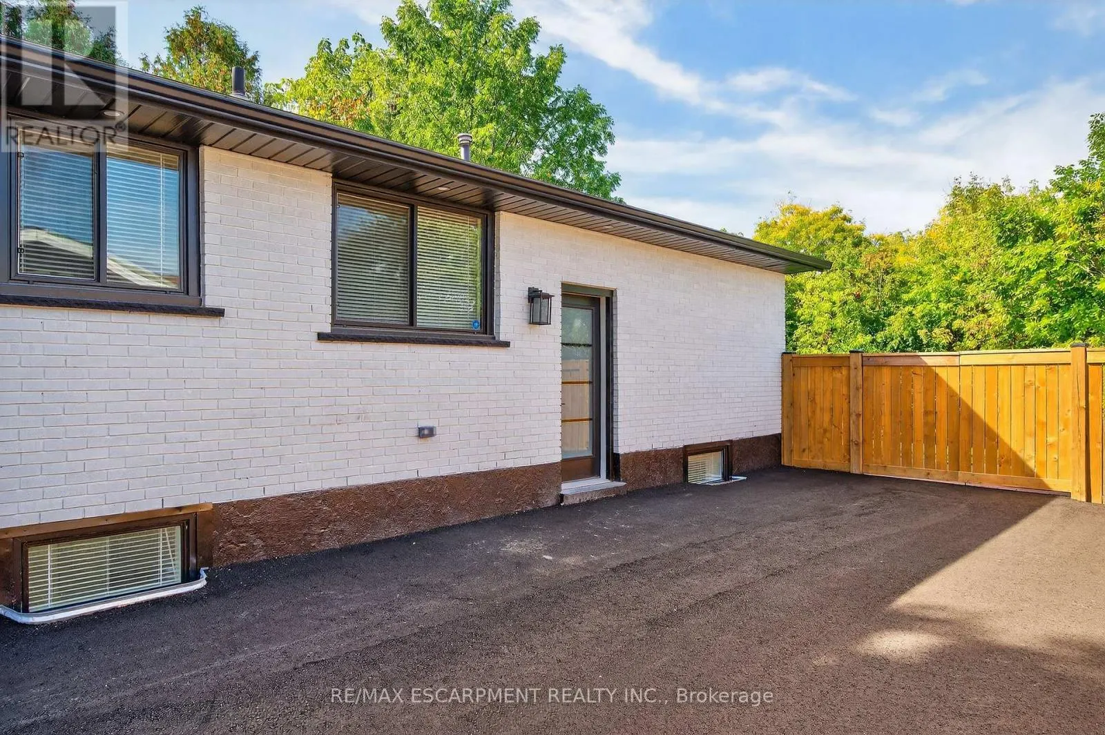 2 - 75 BRITTEN CLOSE