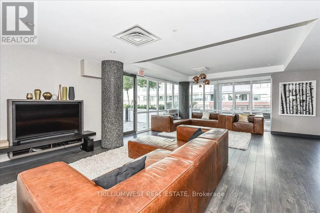 1702 - 85 DUKE STREET W