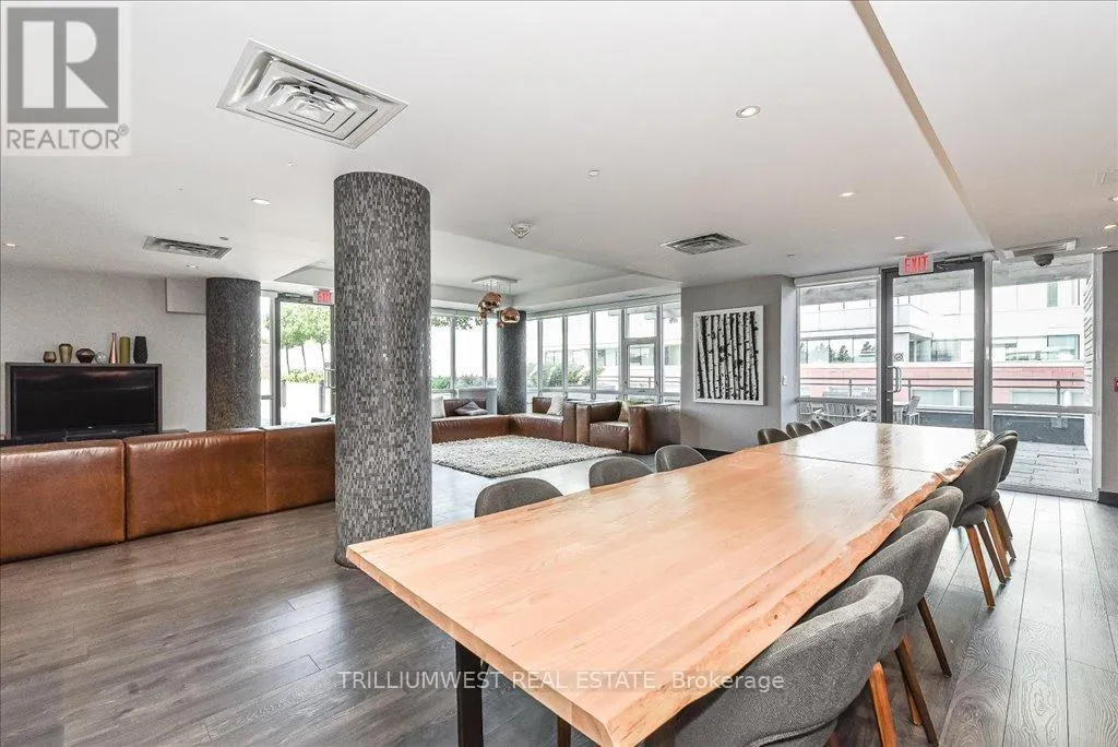 1702 - 85 DUKE STREET W