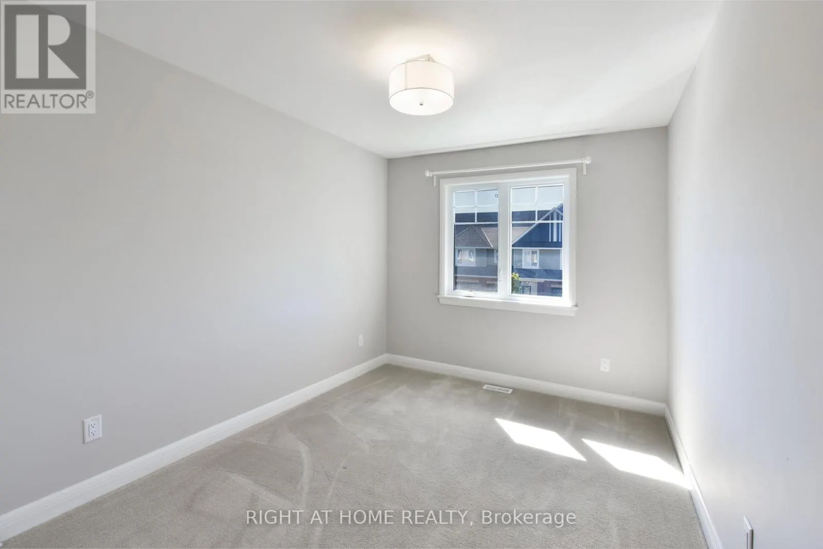 117 ESCARPMENT CRESCENT