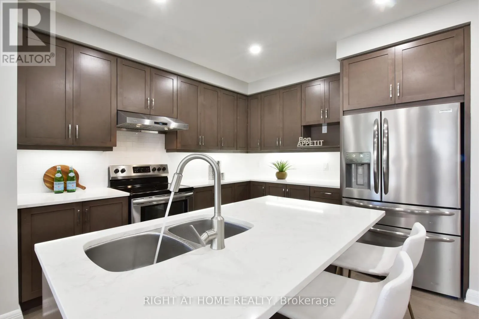 117 ESCARPMENT CRESCENT