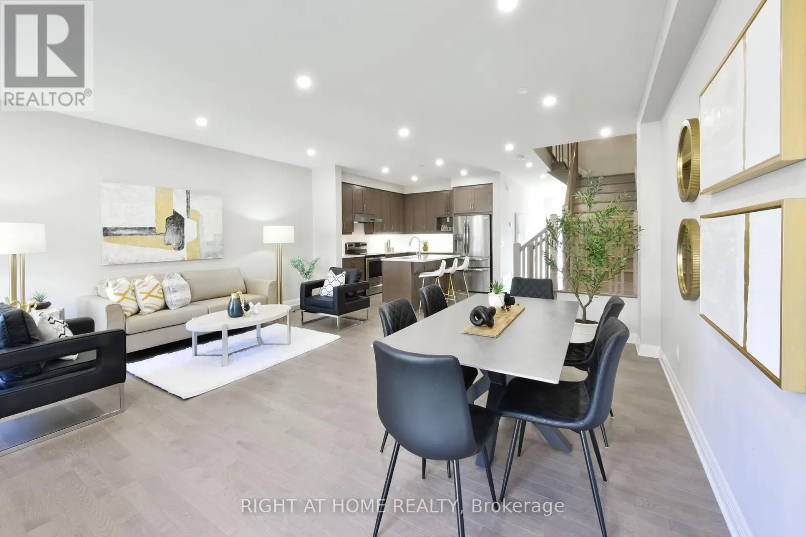 117 ESCARPMENT CRESCENT