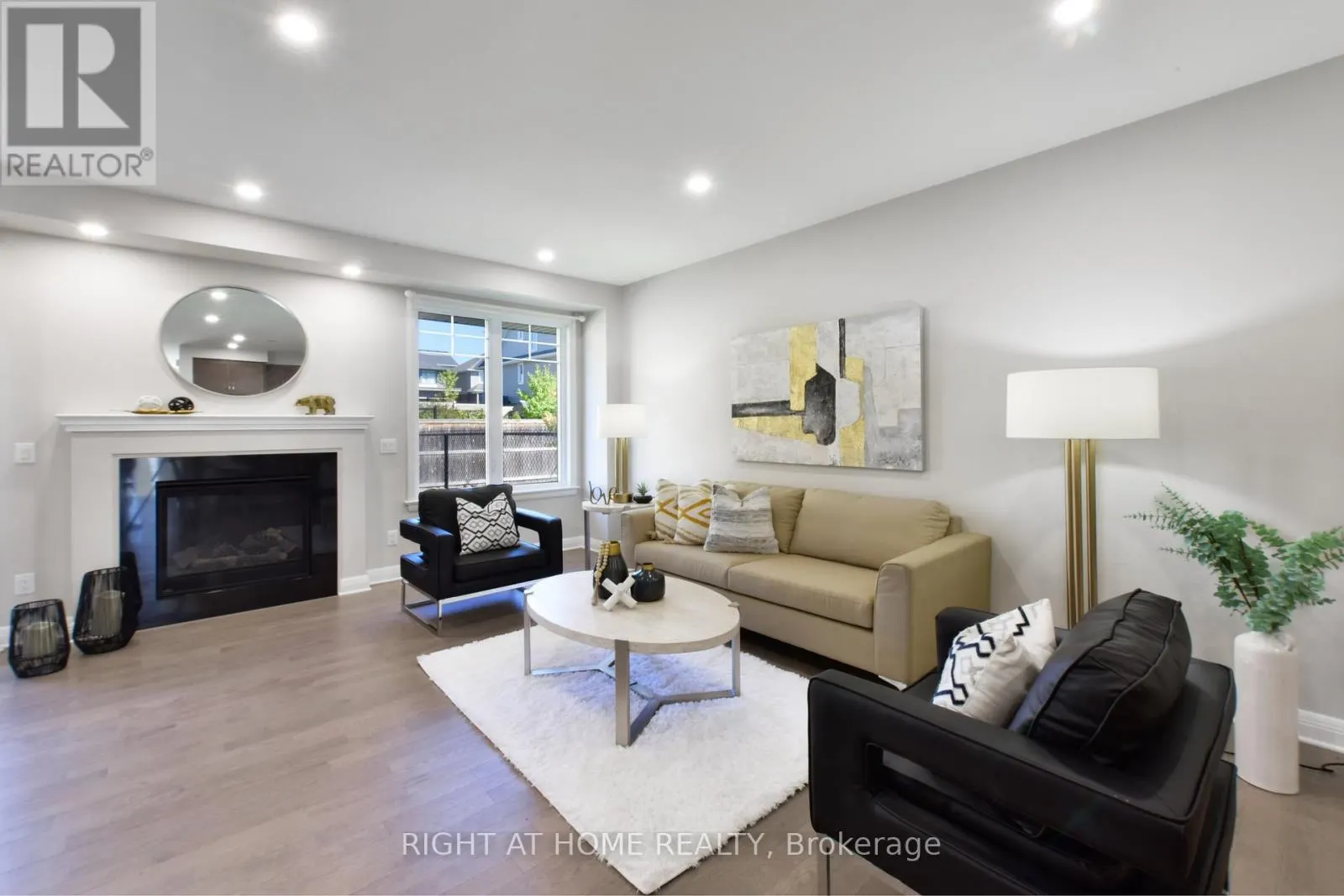 117 ESCARPMENT CRESCENT