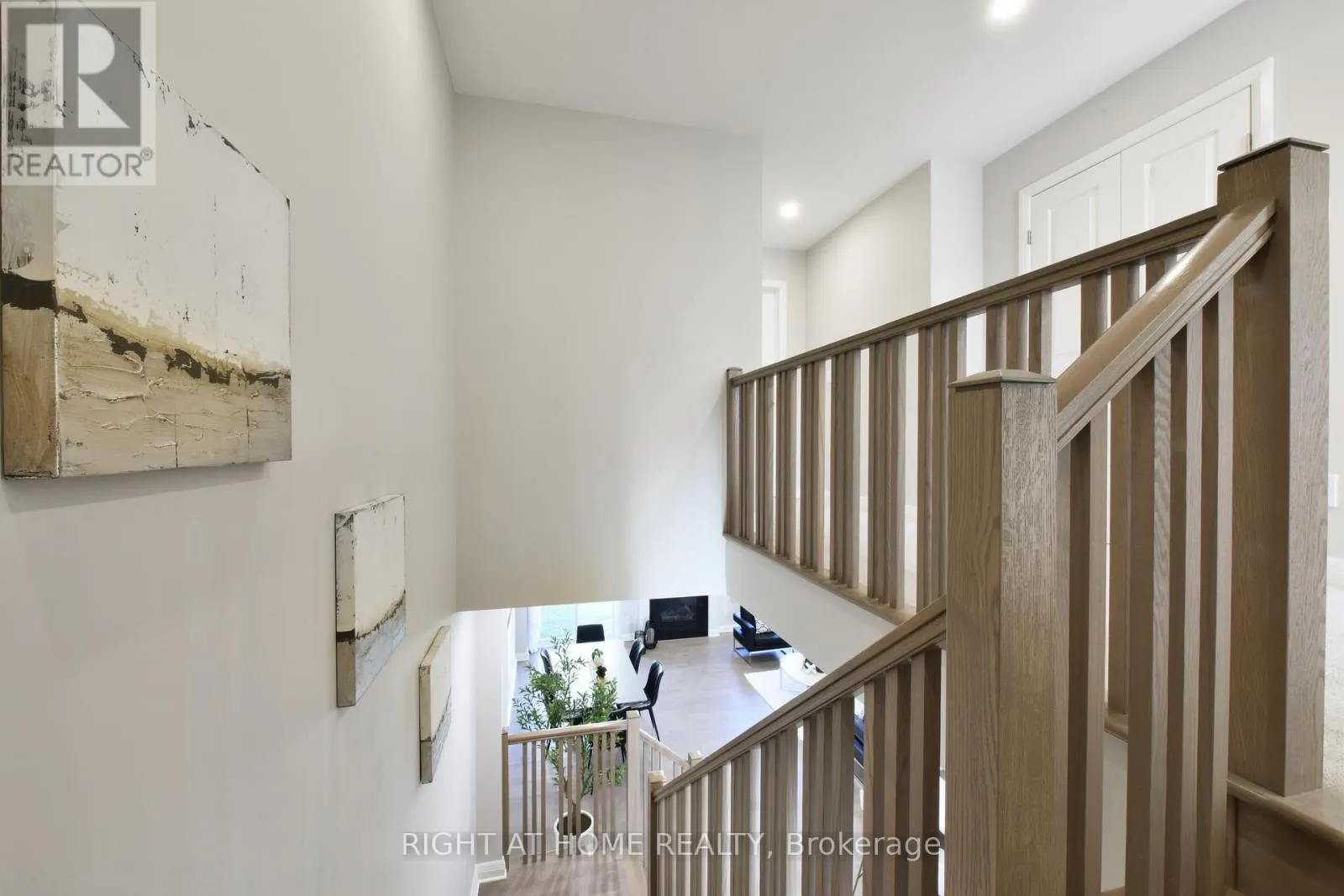 117 ESCARPMENT CRESCENT