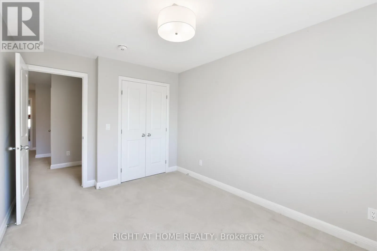 117 ESCARPMENT CRESCENT