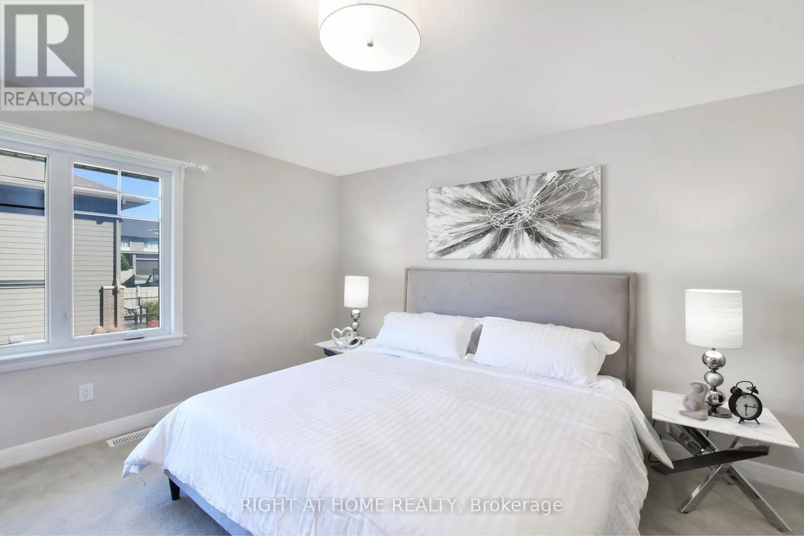 117 ESCARPMENT CRESCENT