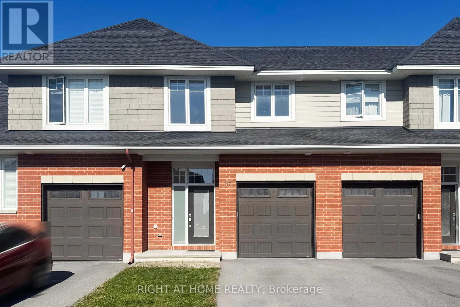 117 ESCARPMENT CRESCENT