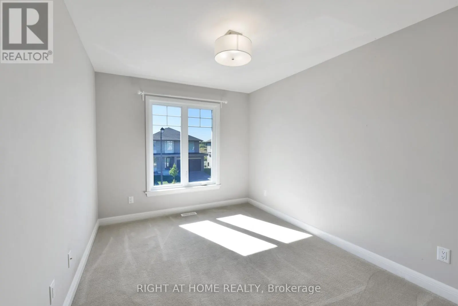 117 ESCARPMENT CRESCENT