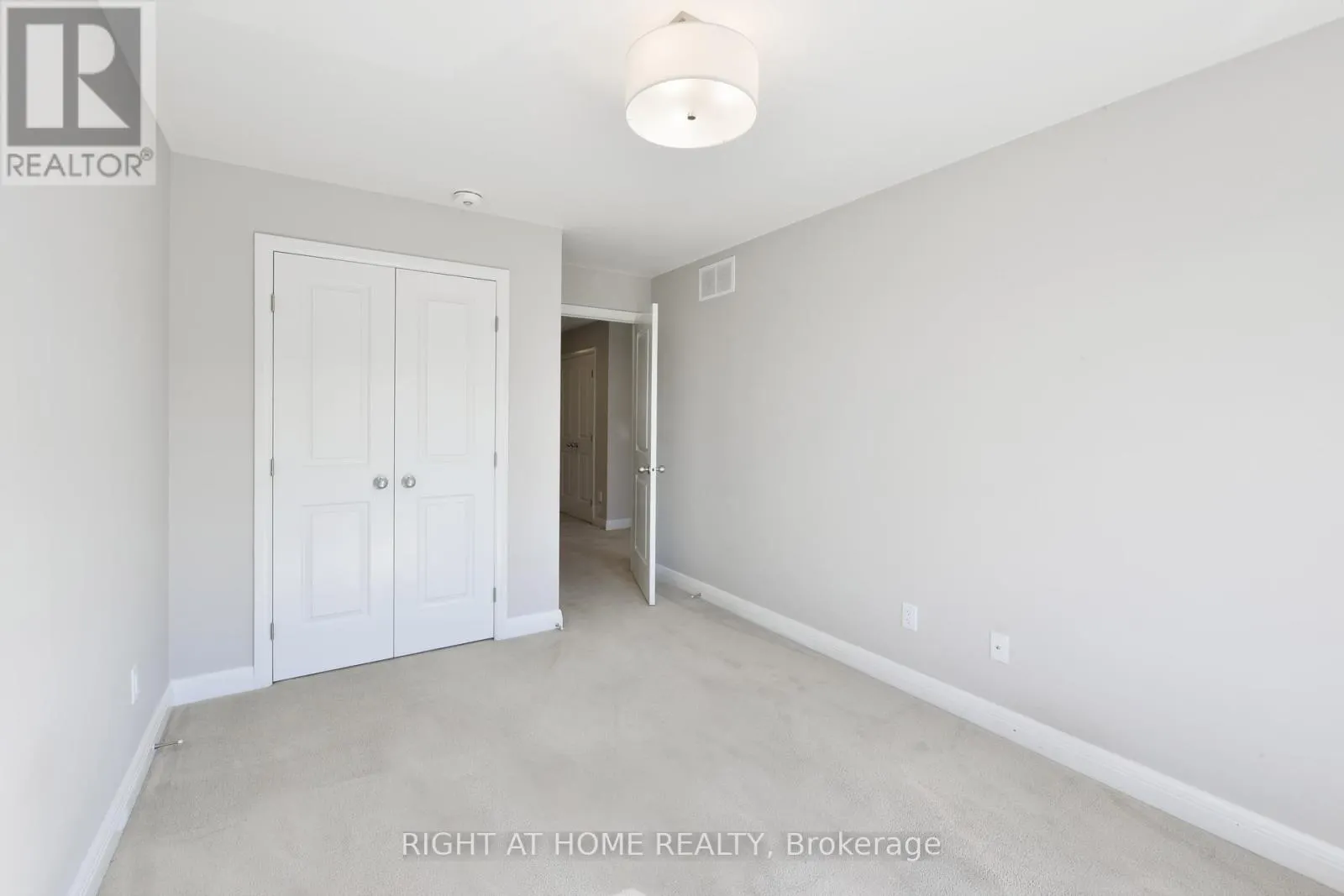 117 ESCARPMENT CRESCENT