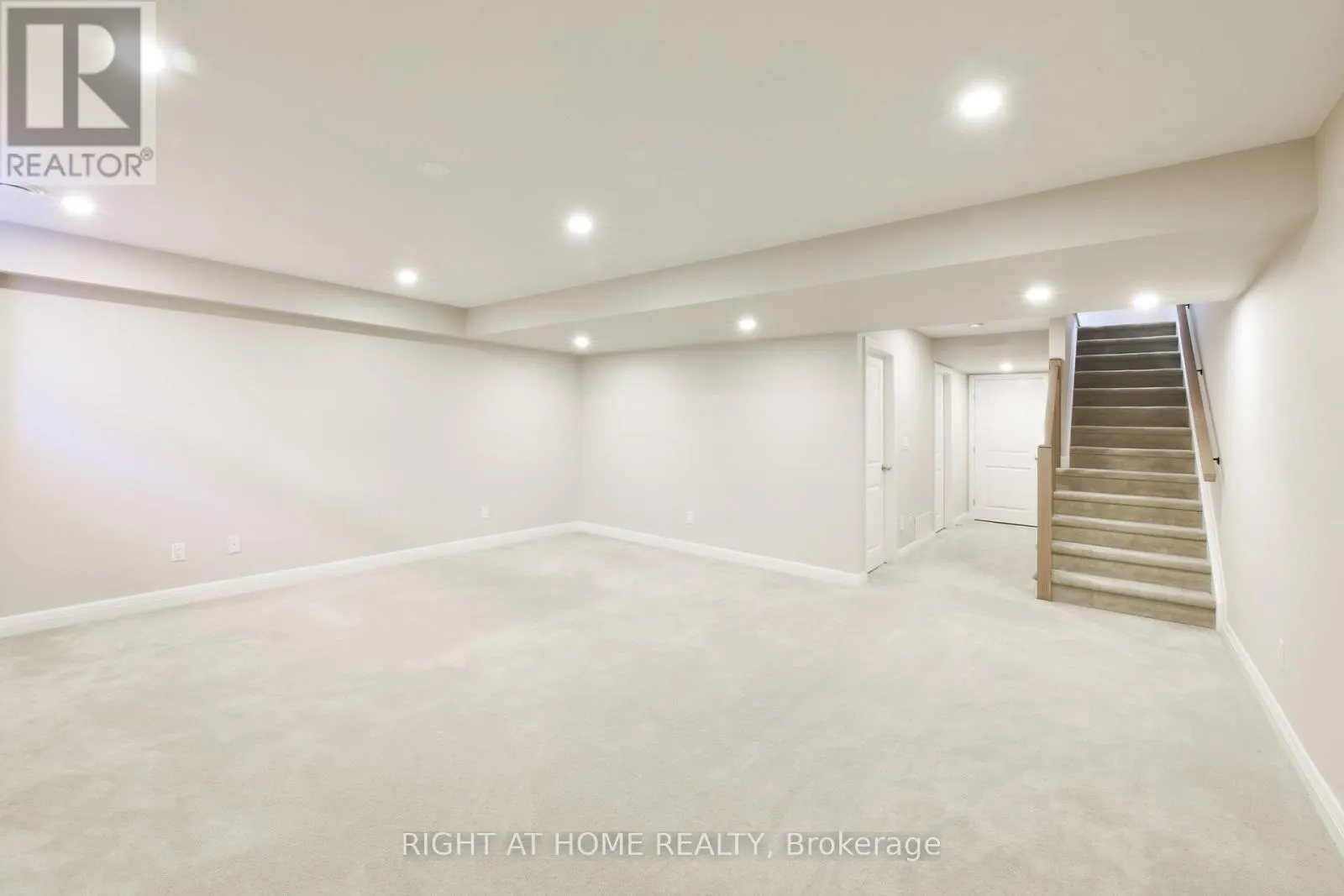 117 ESCARPMENT CRESCENT
