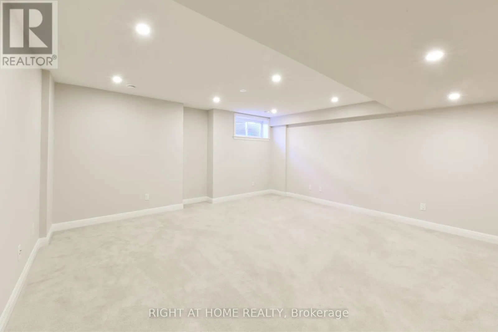 117 ESCARPMENT CRESCENT
