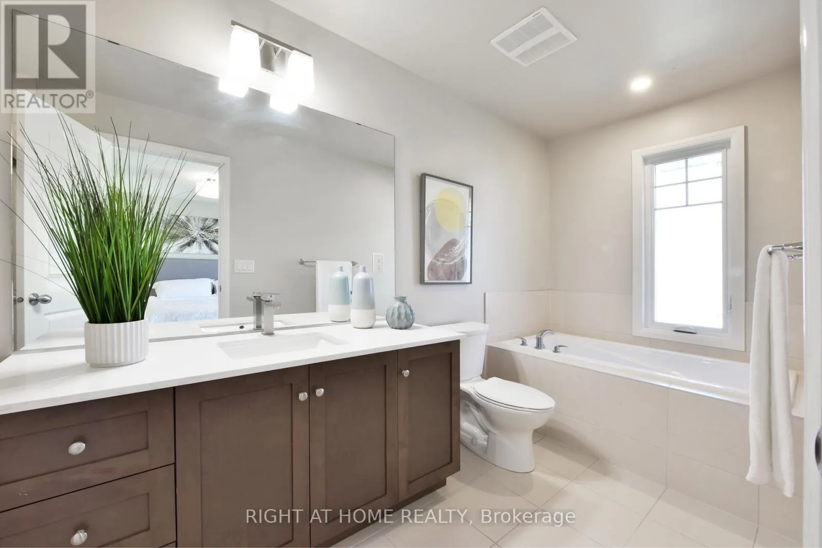 117 ESCARPMENT CRESCENT