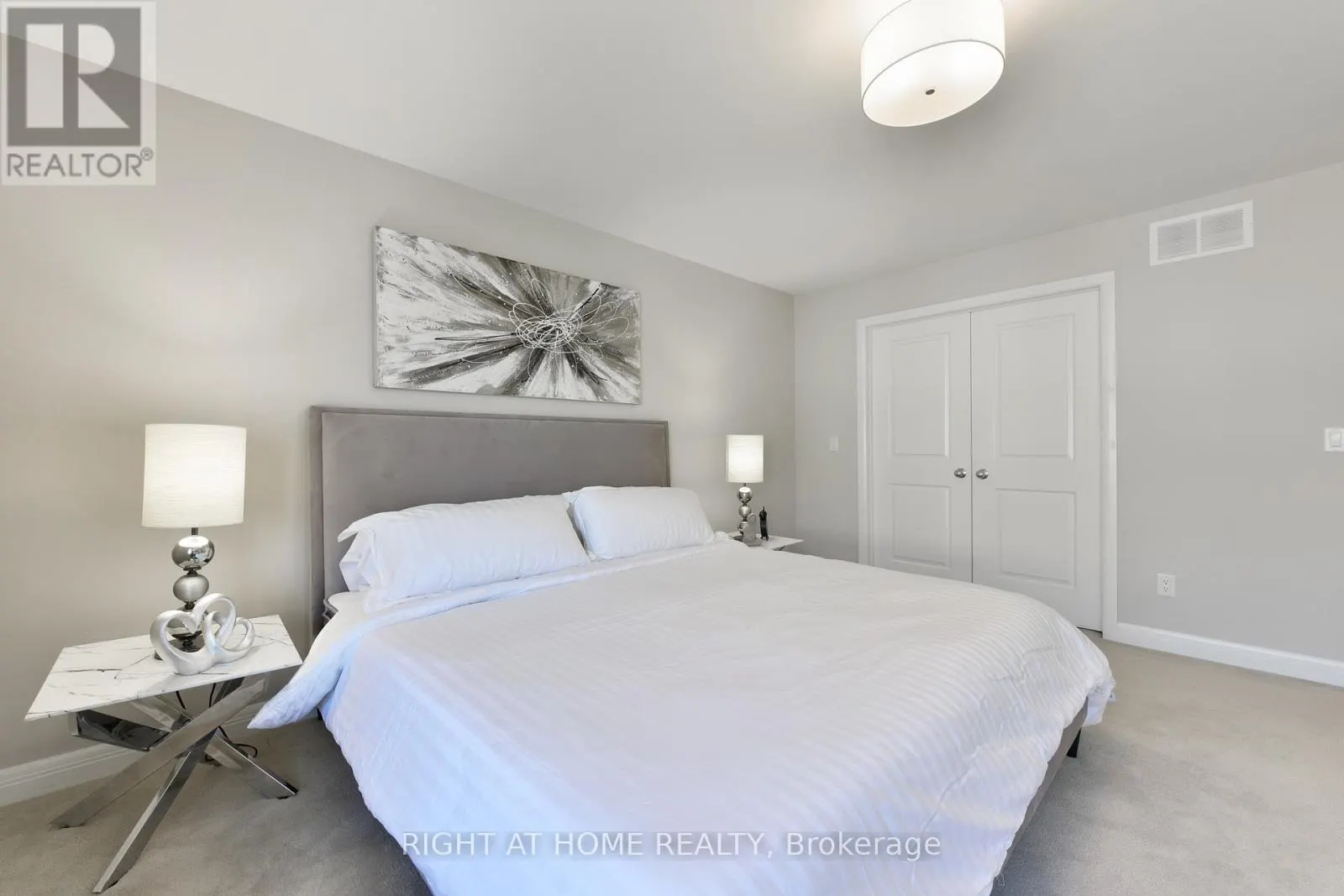 117 ESCARPMENT CRESCENT