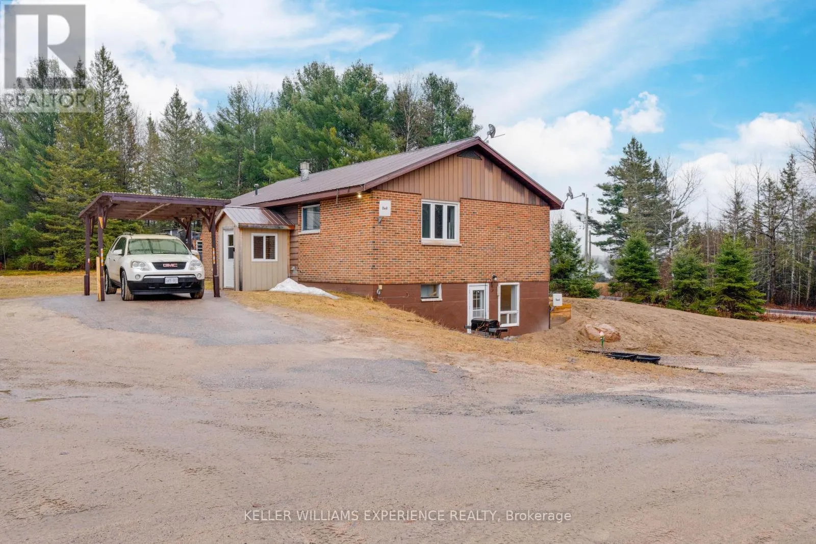 692 FOREST LAKE ROAD