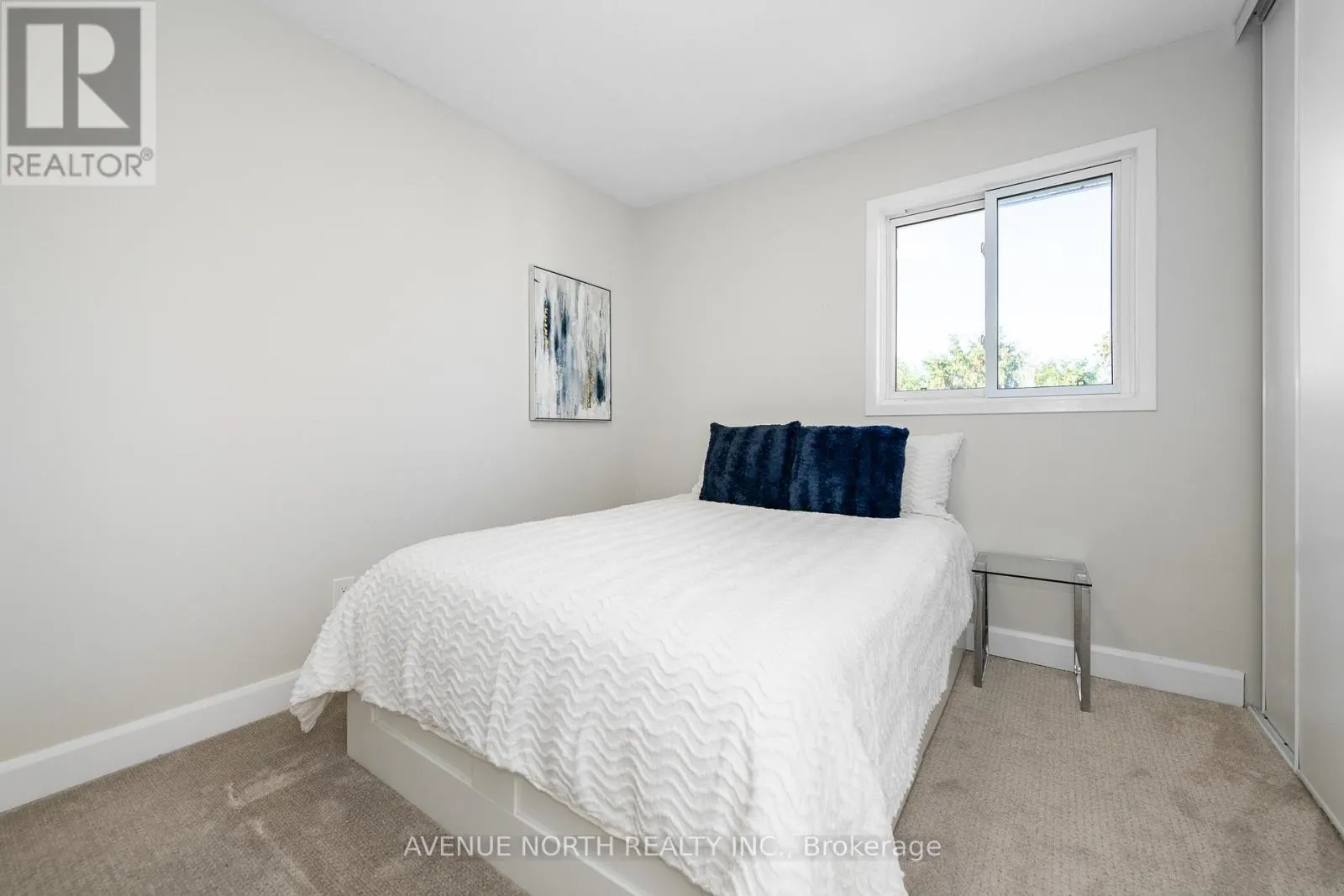273 COTE-ROYALE CRESCENT