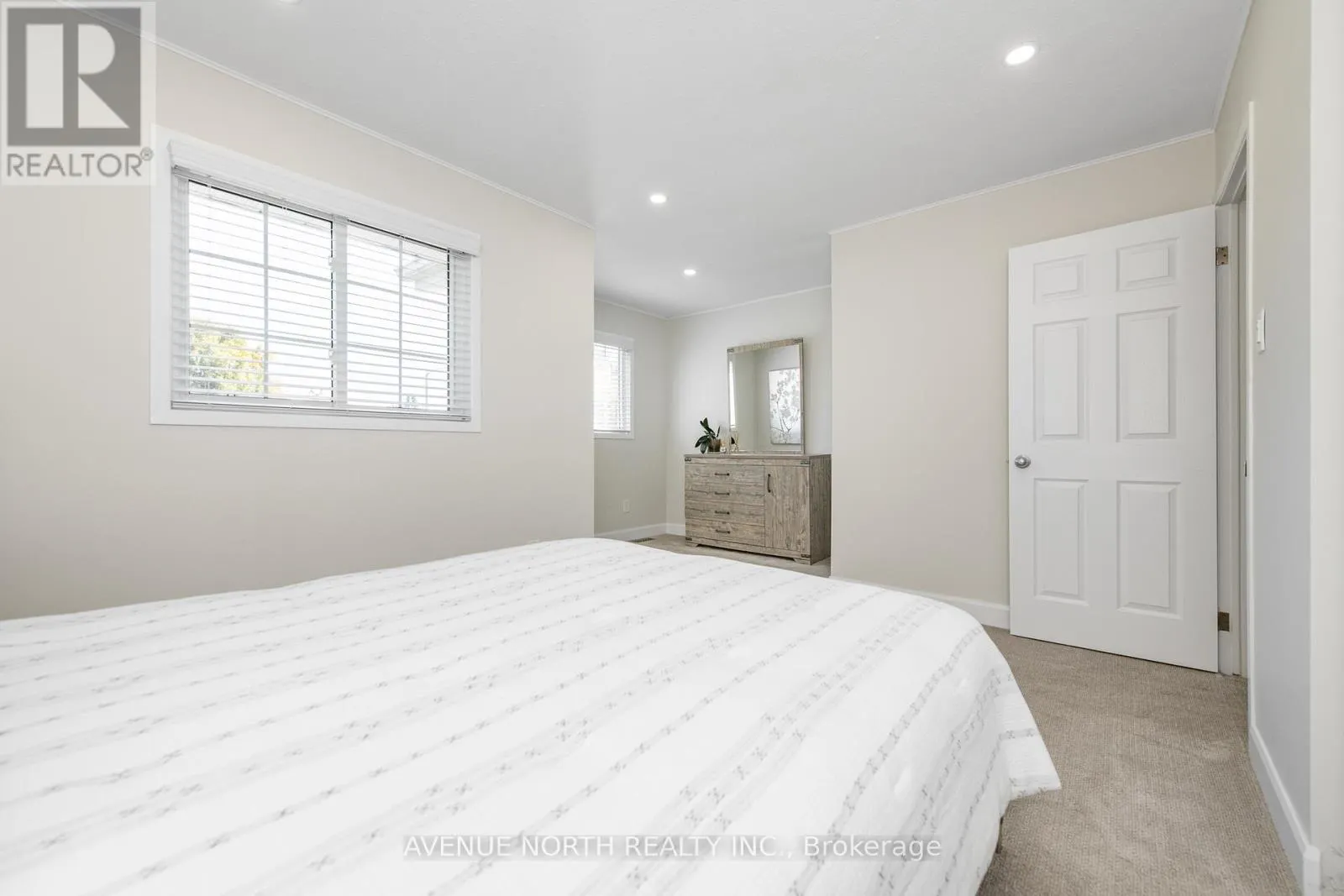 273 COTE-ROYALE CRESCENT