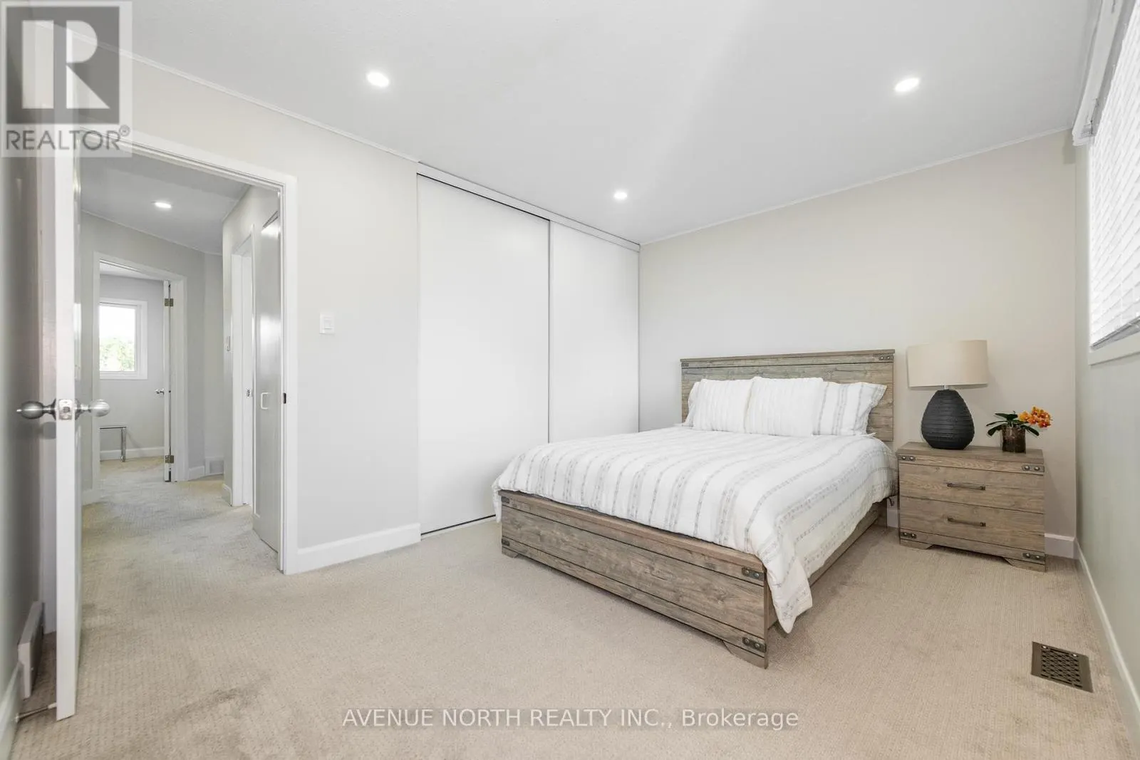 273 COTE-ROYALE CRESCENT