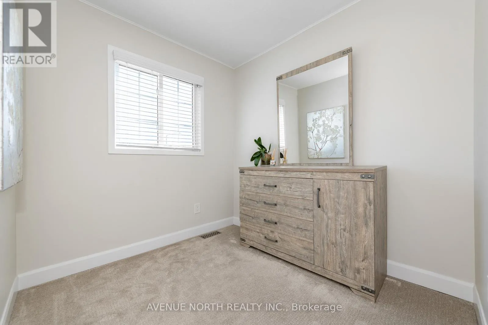 273 COTE-ROYALE CRESCENT