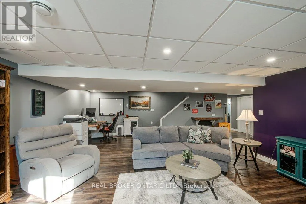 25 PICKETT COURT N