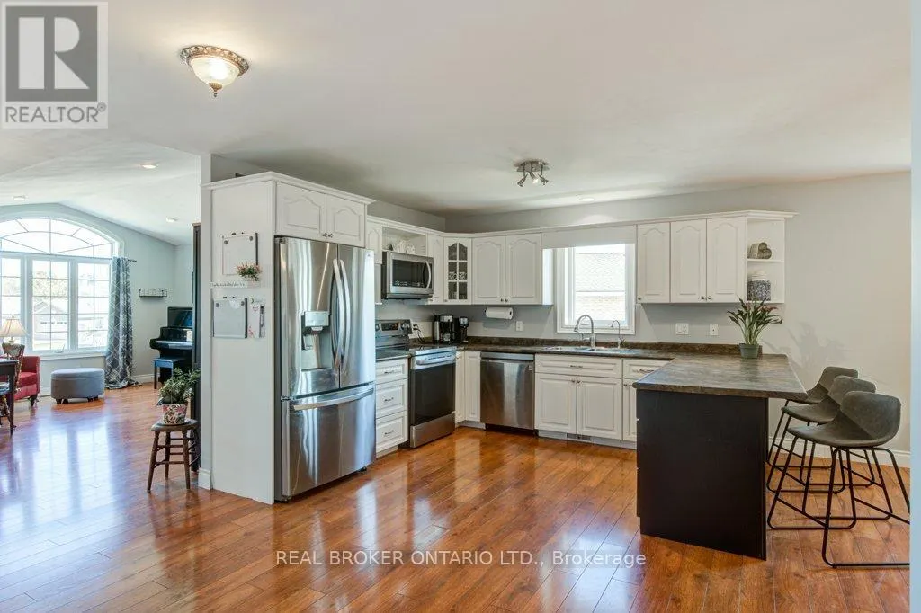 25 PICKETT COURT N