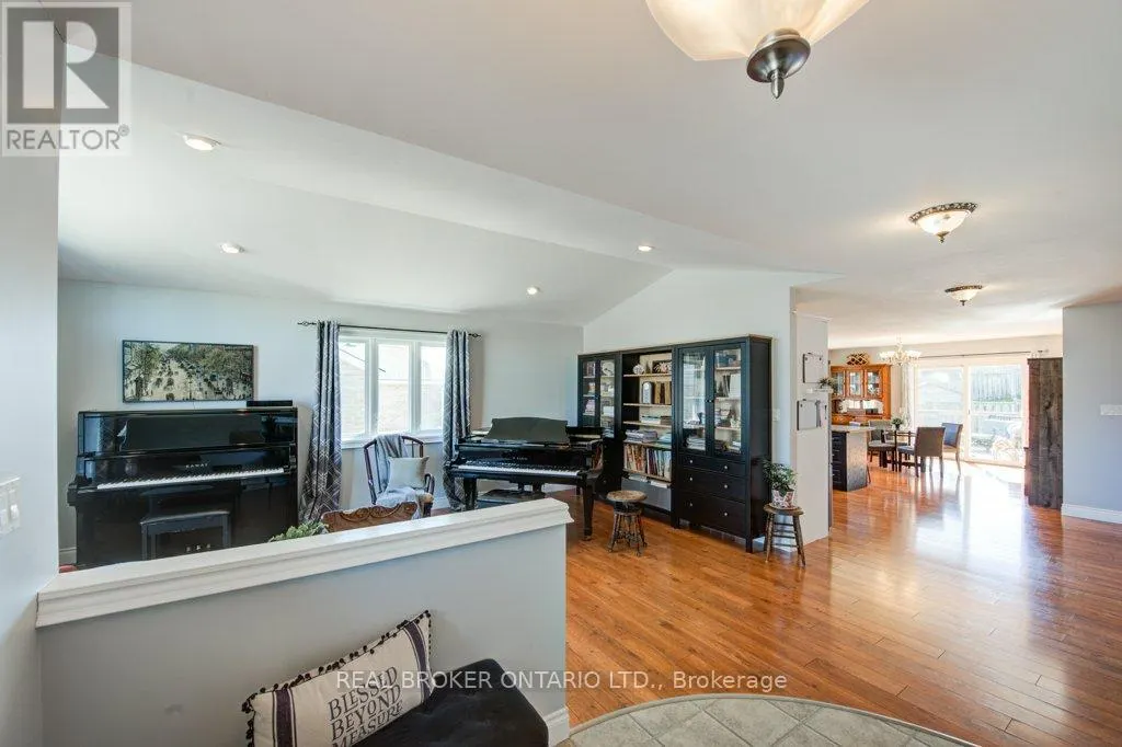 25 PICKETT COURT N