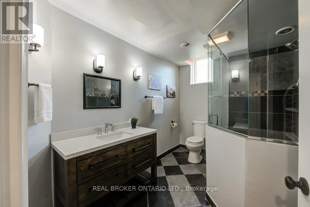 25 PICKETT COURT N