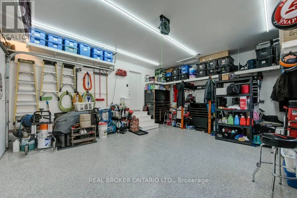 25 PICKETT COURT N