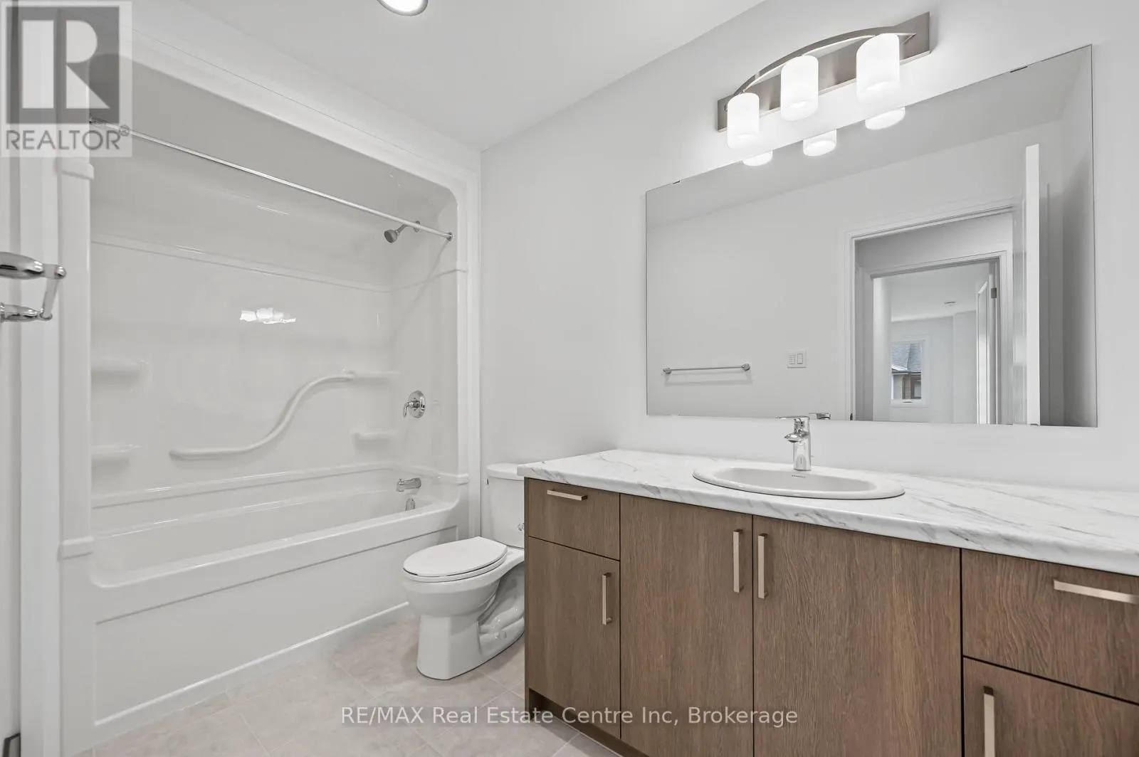 6 - 182 BRIDGE CRESCENT, #6