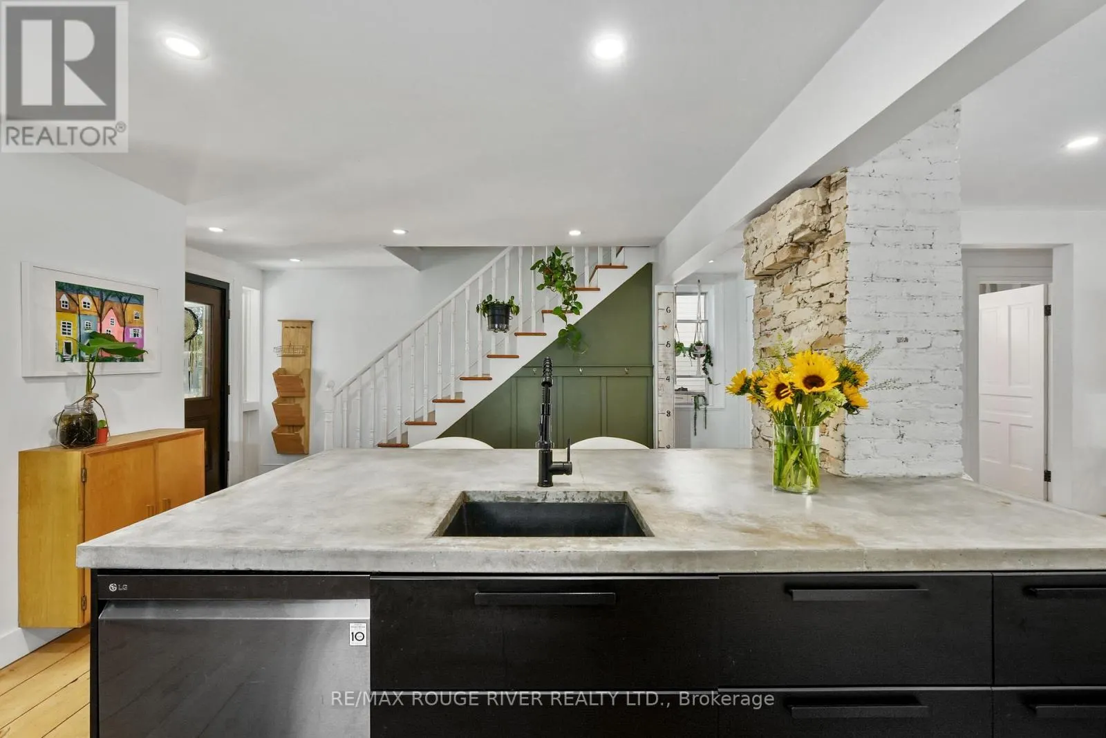 3 BROWNS DRIVE