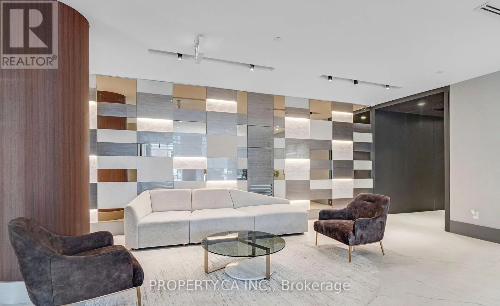 307 - 55 DUKE STREET W