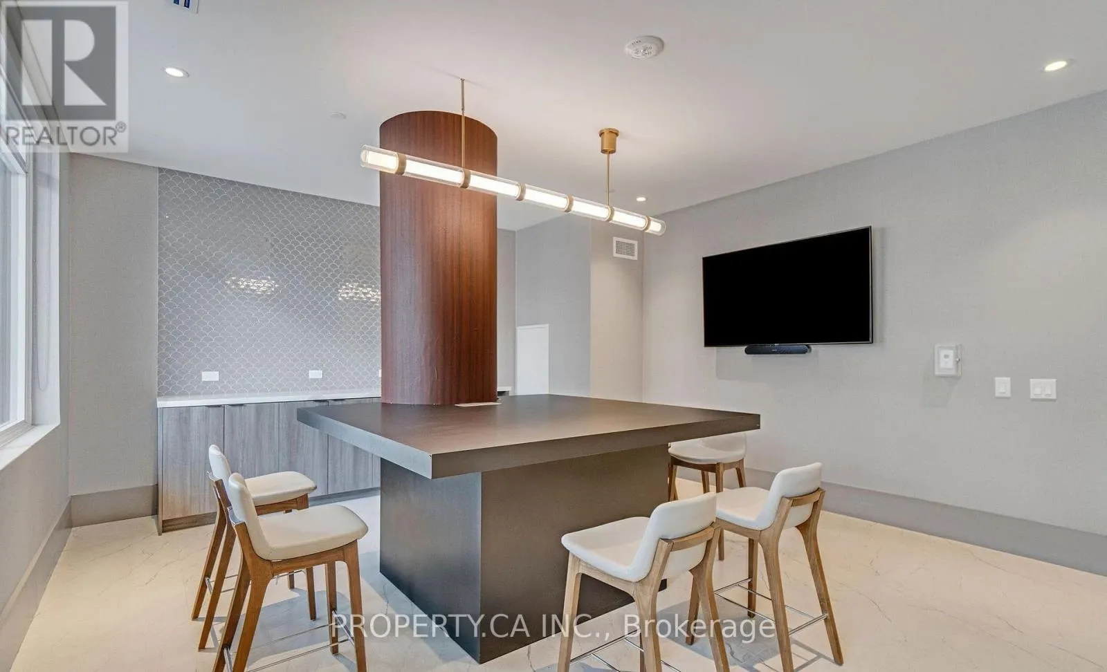 307 - 55 DUKE STREET W