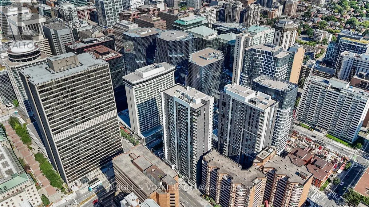 1704 - 340 QUEEN STREET