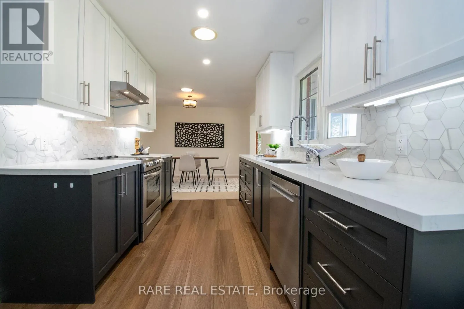 8 BROOKSIDE AVENUE
