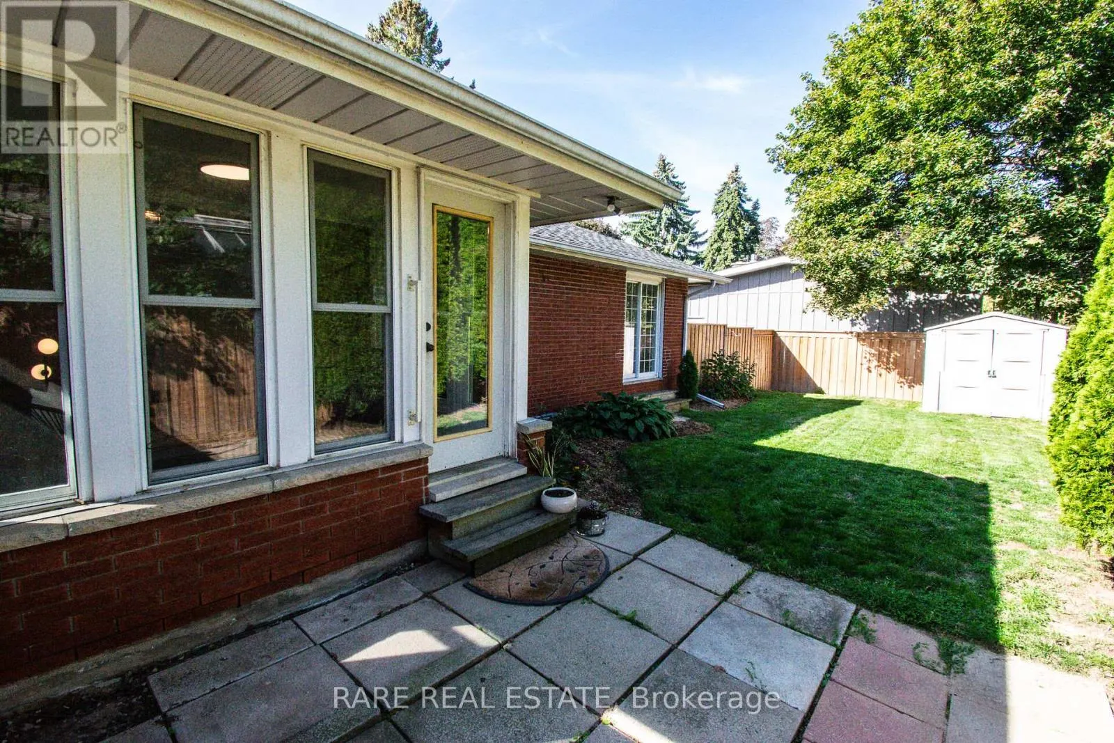 8 BROOKSIDE AVENUE
